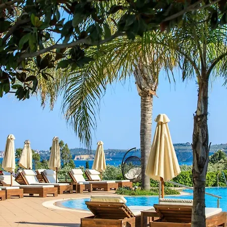 Colonides 4*