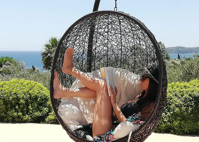 Colonides - Seaside Retreat Sea & Silence